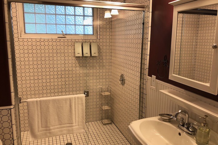 Room 27 of 74