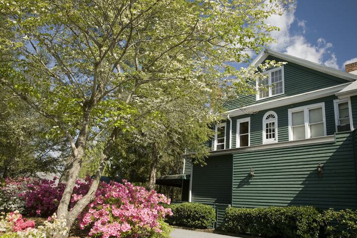1906 Pine Crest Inn