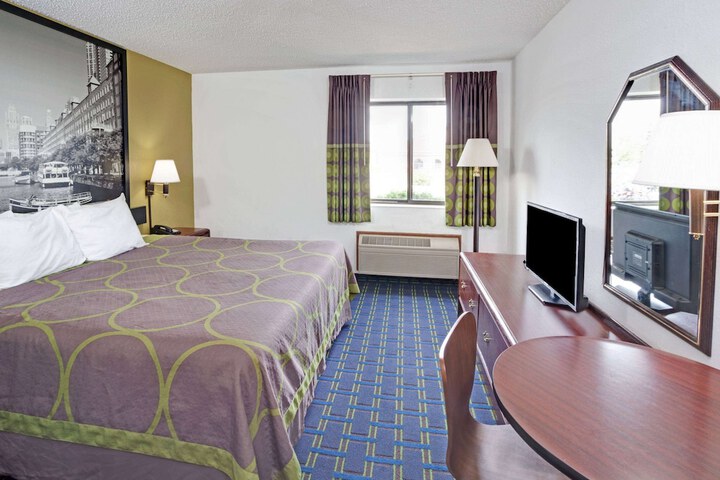 Room 10 of 16