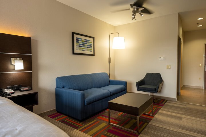 Holiday Inn Express & Suites Deer Park by IHG
