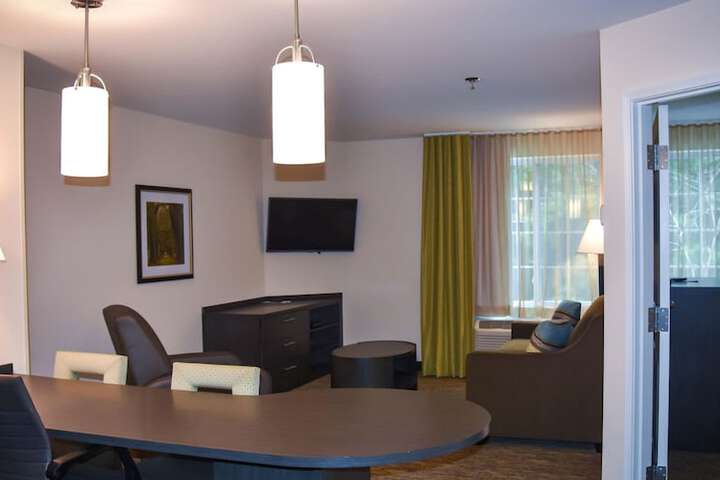 Room 17 of 28