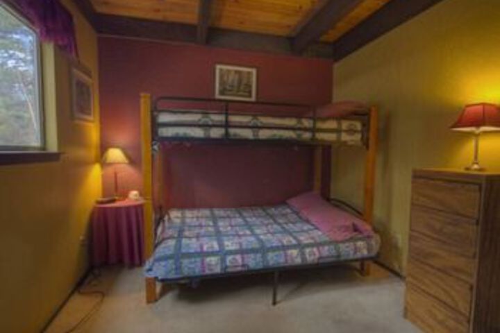 Conveniently Located Tahoe Home for 10 by RedAwning