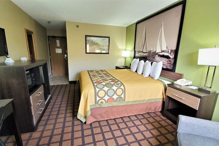 Room 21 of 34