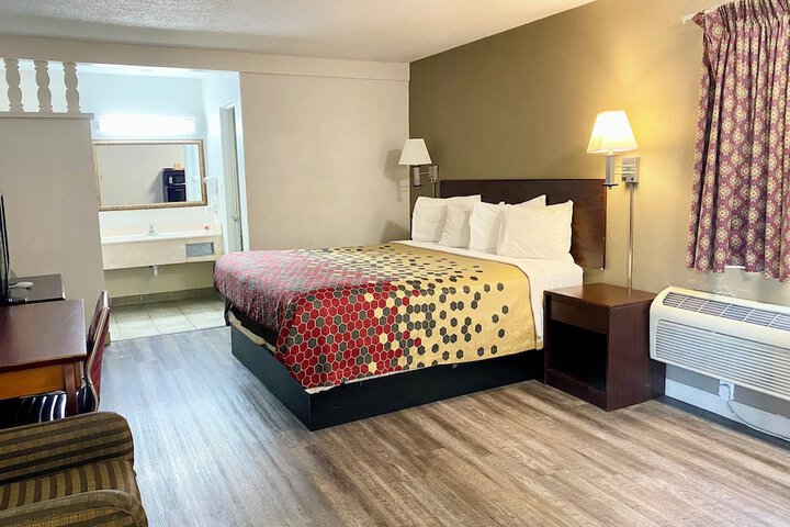 Room 18 of 27