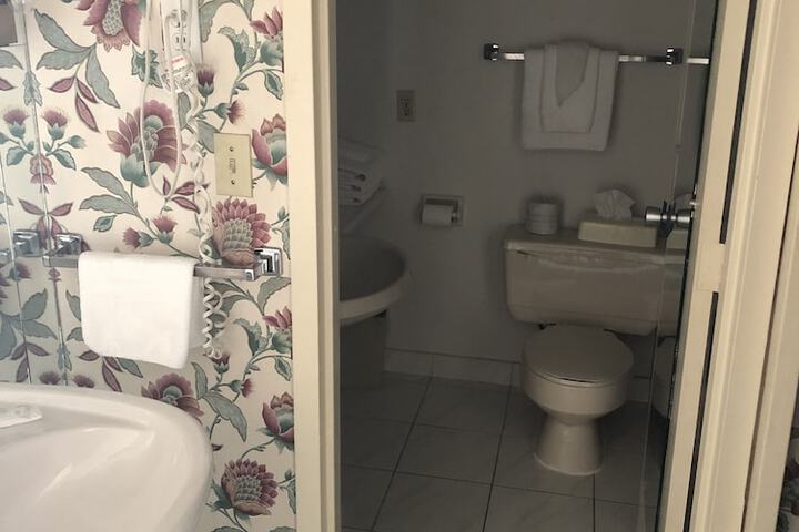 Room 33 of 53