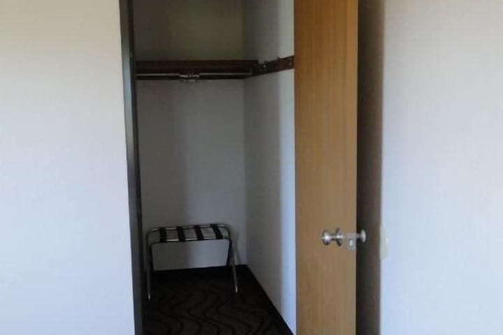 Room 19 of 38