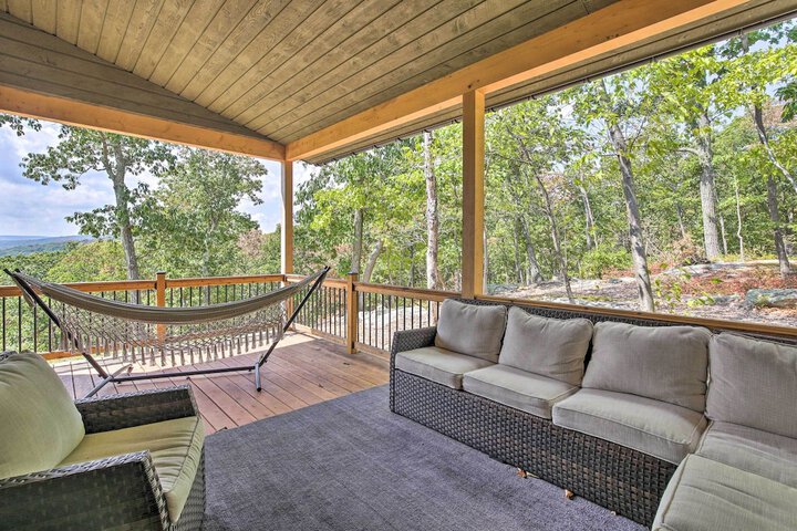 the Glabin: Garrison Gem w / Hot Tub & Fire Pit