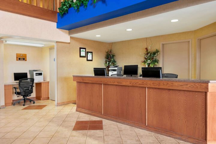 Hotel Interior 10 of 40