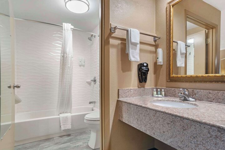 Quality Inn Brookhaven