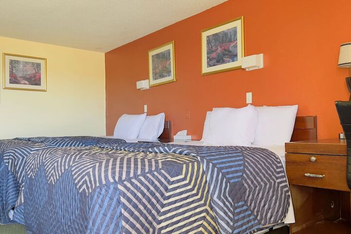 Room 16 of 19