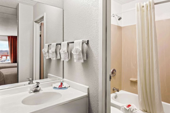 Econo Lodge Willowbrook