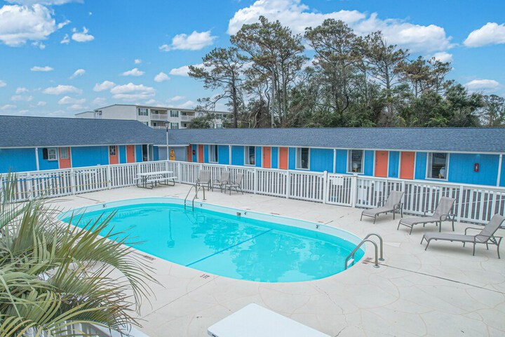 Pool 11 of 40