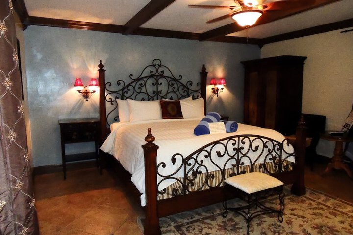 Room 13 of 35