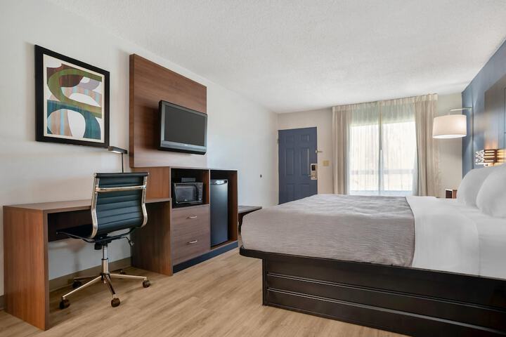 Quality Inn & Suites near Lake Eufaula