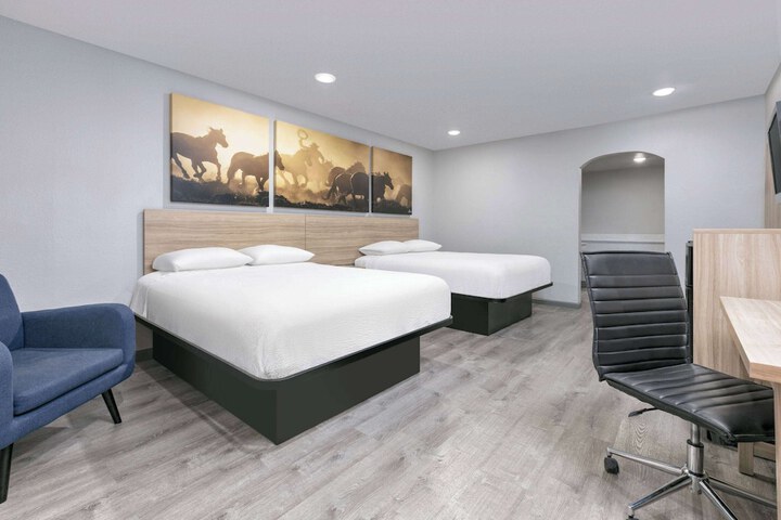 Room 16 of 25