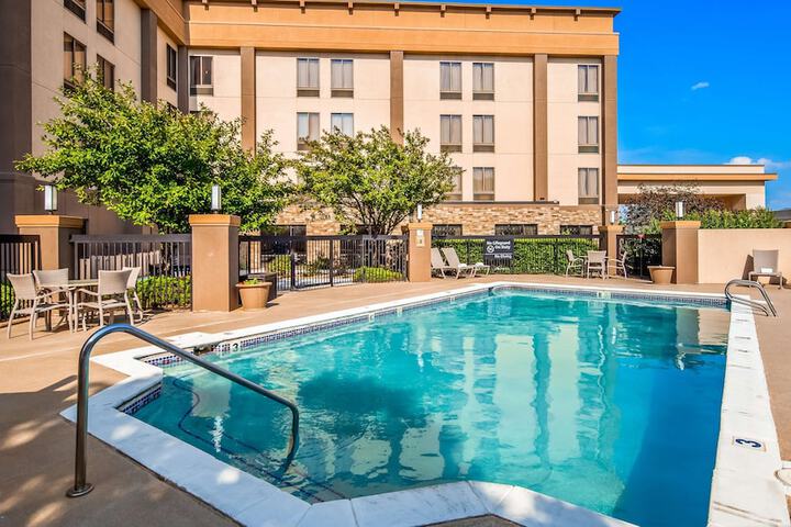 Best Western Plus Wichita West Airport Inn