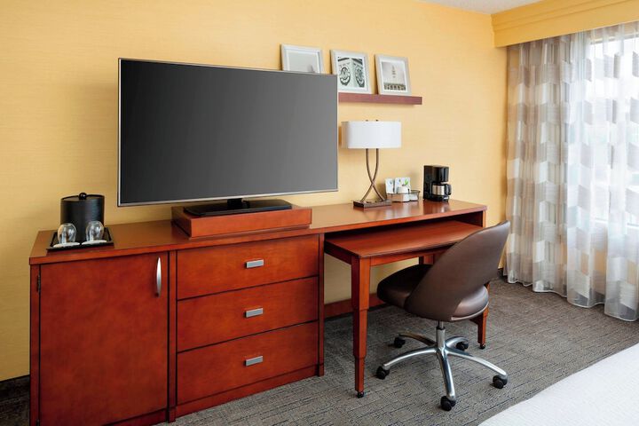 Room 8 of 19
