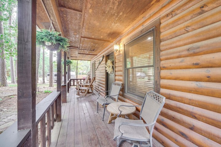 Hot Tub & Deck: Broken Bow azalea House'