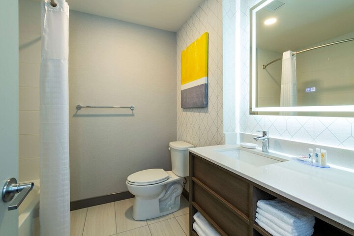 Room 10 of 25
