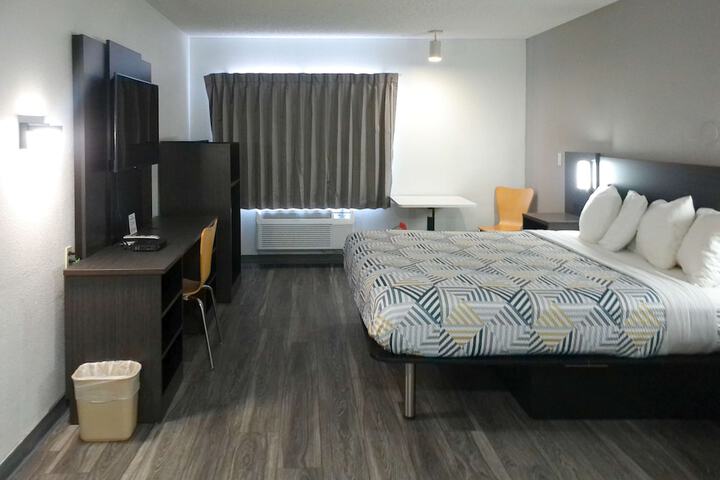 Room 40 of 48