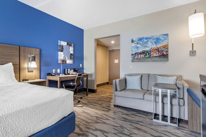 Room 17 of 24