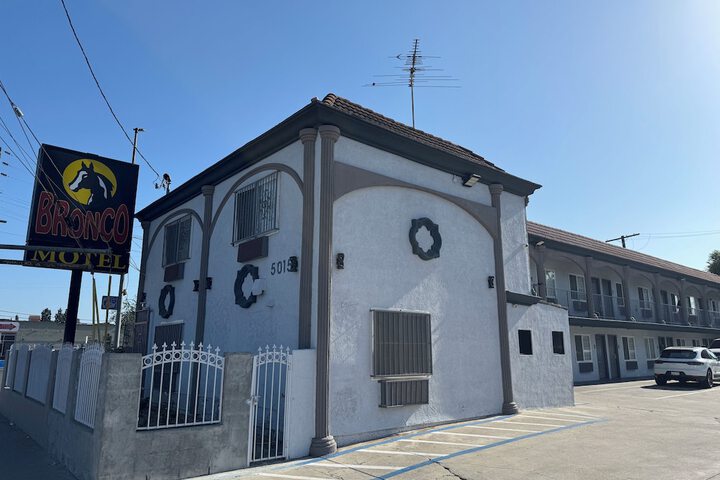 Bronco Motel South Central