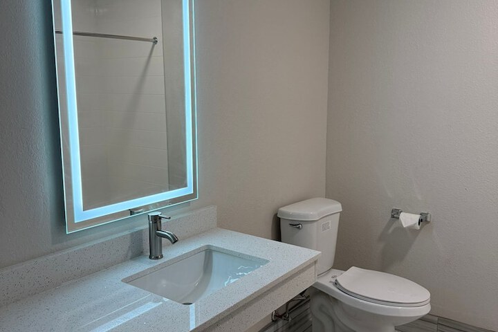 Room 12 of 19