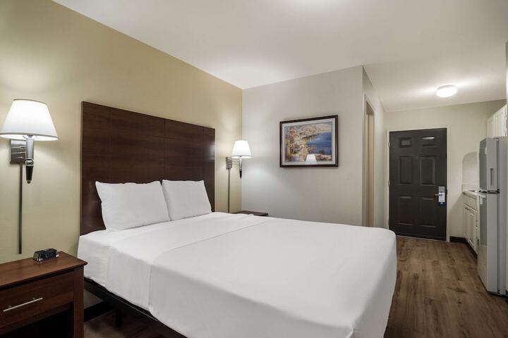 Room 52 of 61