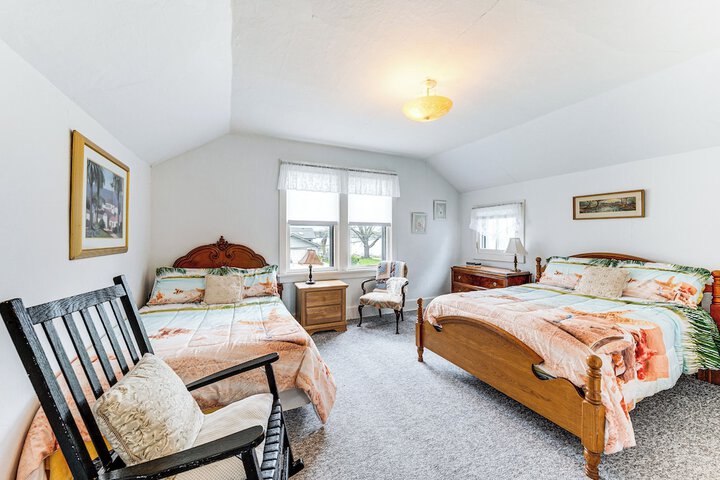 Twin Lakes Cottage: Walk to Elizabeth Lake!