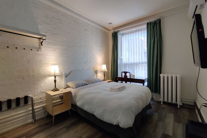 Room 13 of 30
