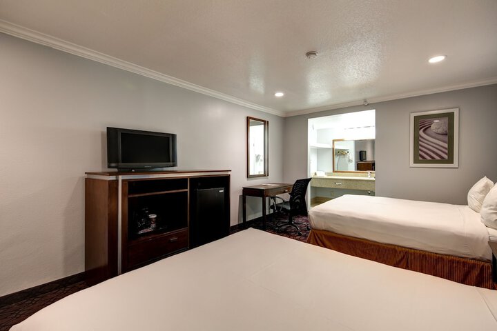 Room 9 of 37