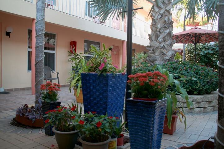 Hotel Exterior 44 of 48