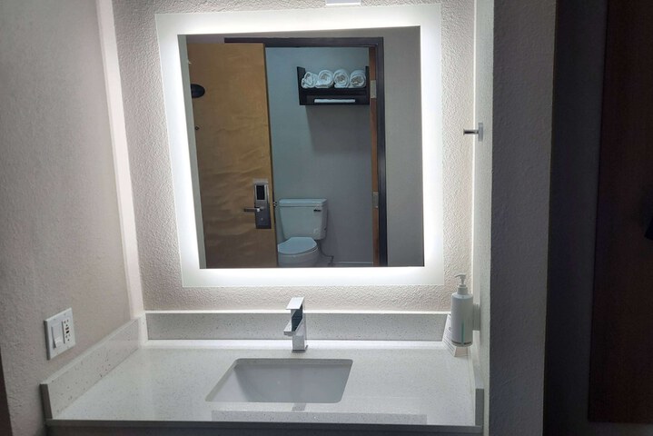 Room 20 of 33