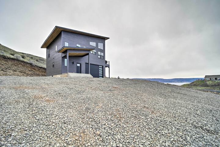 Modern Davenport Home w / Water View & Grill!