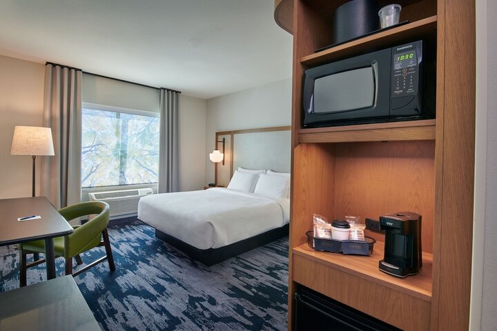 Room 22 of 38