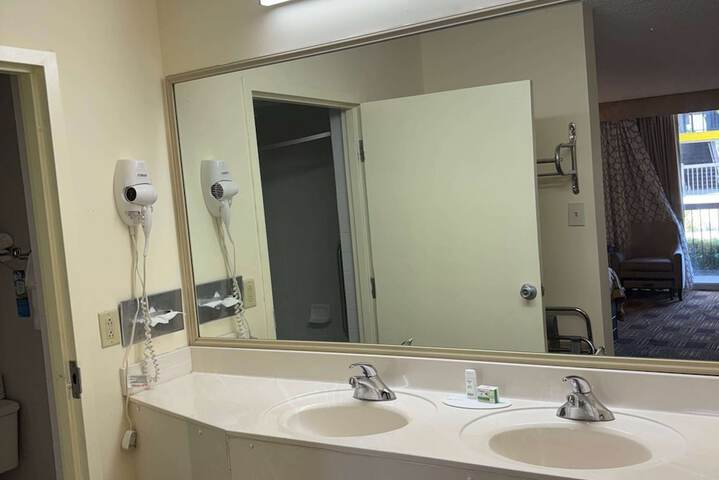 Room 8 of 29
