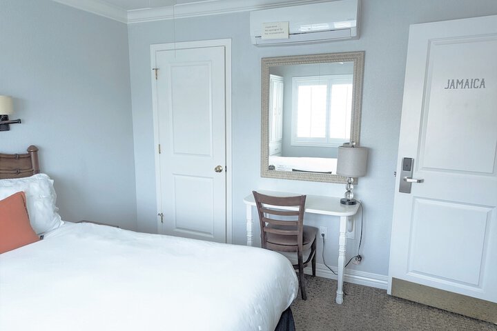 Room 73 of 102