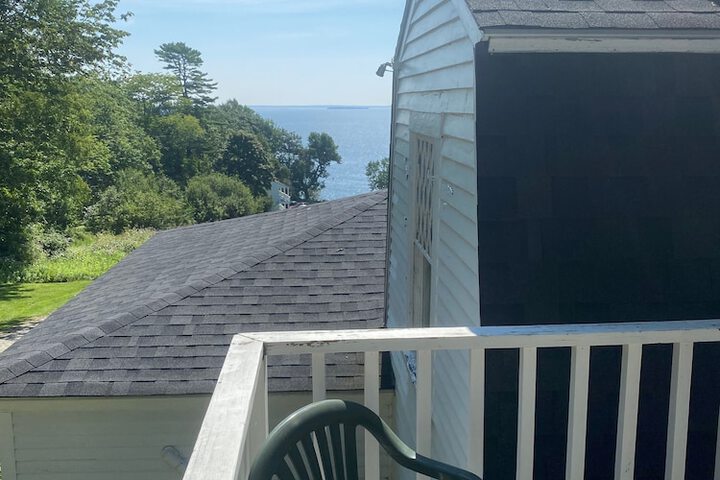 High Tide Inn