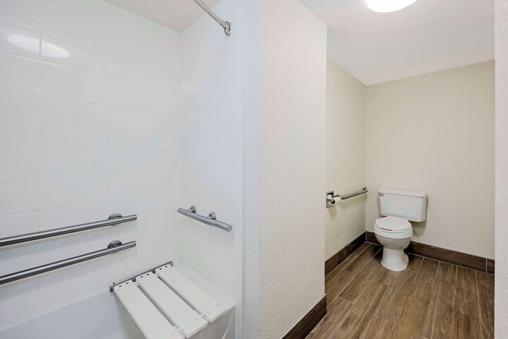 Room 12 of 25