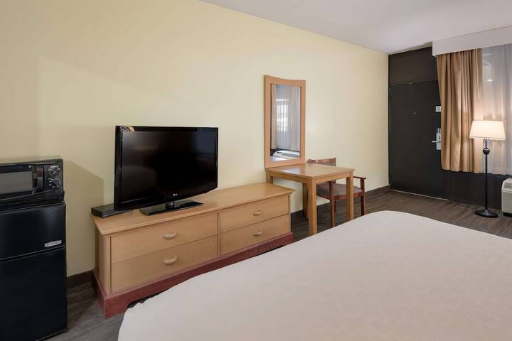 Room 8 of 43