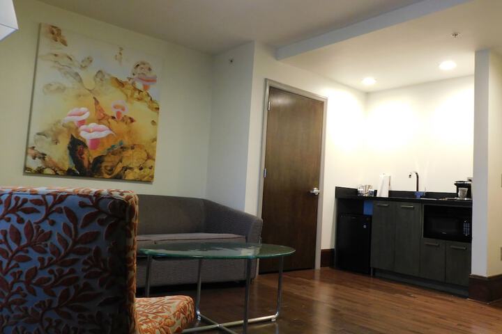 The Tudor Arms Hotel Cleveland - a DoubleTree by Hilton