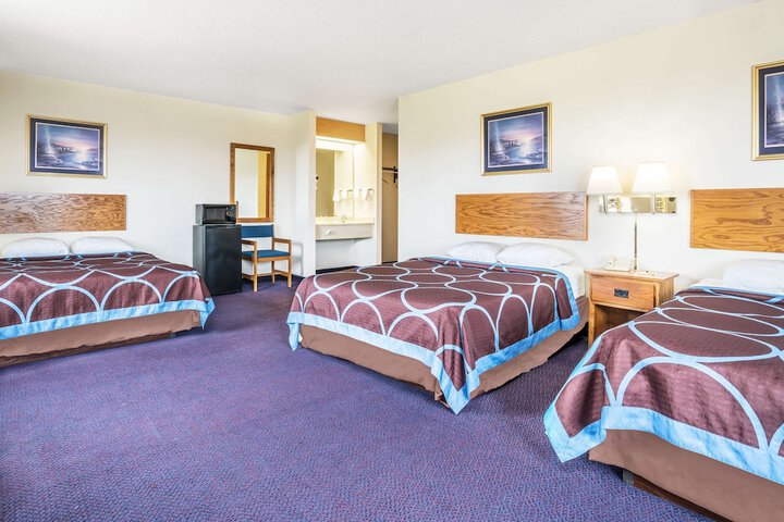 Room 28 of 32