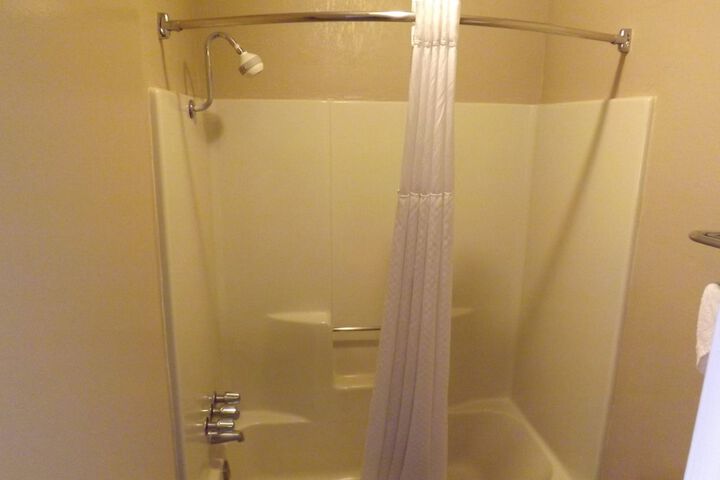 Room 4 of 27