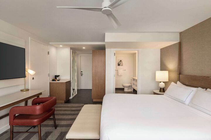 Room 34 of 118