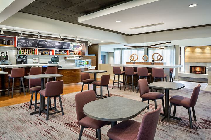 Courtyard by Marriott Dallas Arlington / Entertainment Dist