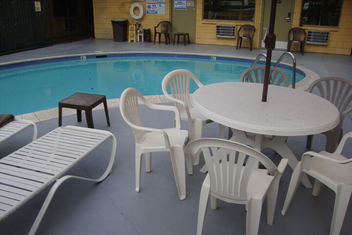 Pool 13 of 100