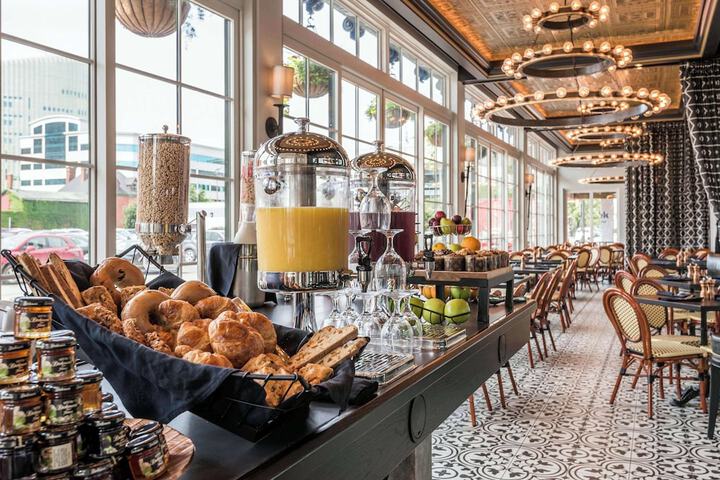 Breakfast/Coffee Service 80 of 108