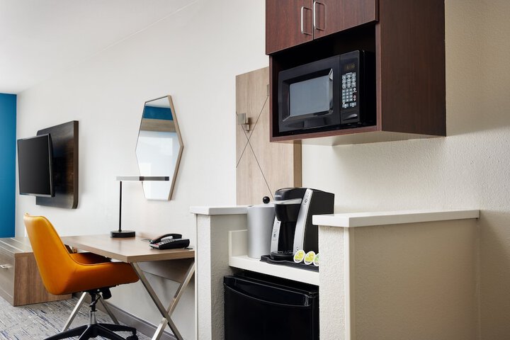 Holiday Inn Express & Suites Wheeling by IHG
