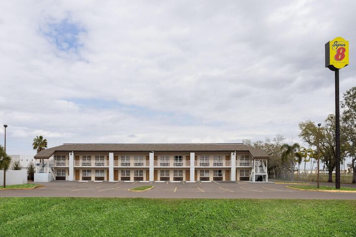 Super 8 by Wyndham Ellenton Bradenton Area