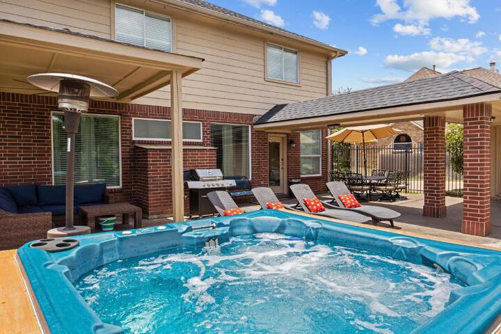 Upscale 4BR Cypress Home w Pool Hot Tub, Theater, Sleeps 20